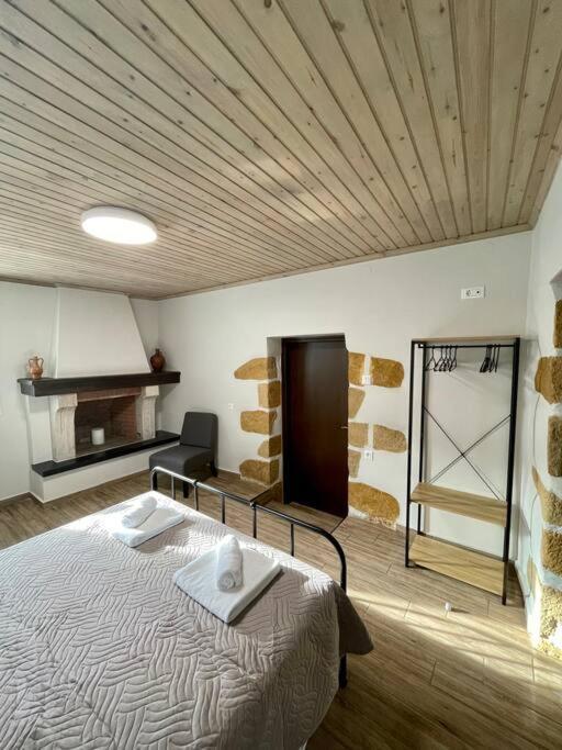 Villa Eftychia Serene Getaway With Hot Tub In A Quiet Location Kíssamos Dış mekan fotoğraf