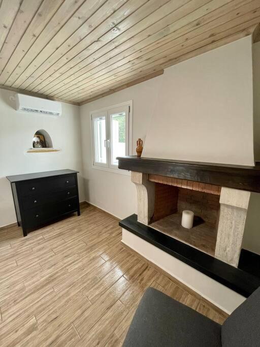 Villa Eftychia Serene Getaway With Hot Tub In A Quiet Location Kíssamos Dış mekan fotoğraf