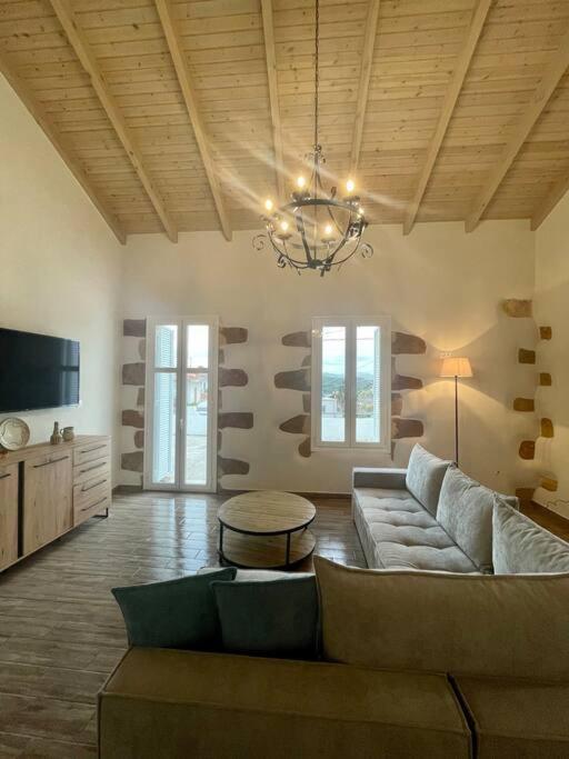 Villa Eftychia Serene Getaway With Hot Tub In A Quiet Location Kíssamos Dış mekan fotoğraf