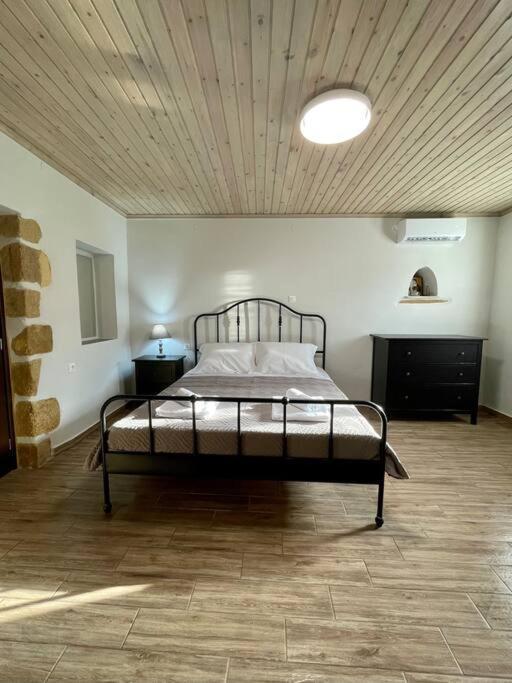 Villa Eftychia Serene Getaway With Hot Tub In A Quiet Location Kíssamos Dış mekan fotoğraf