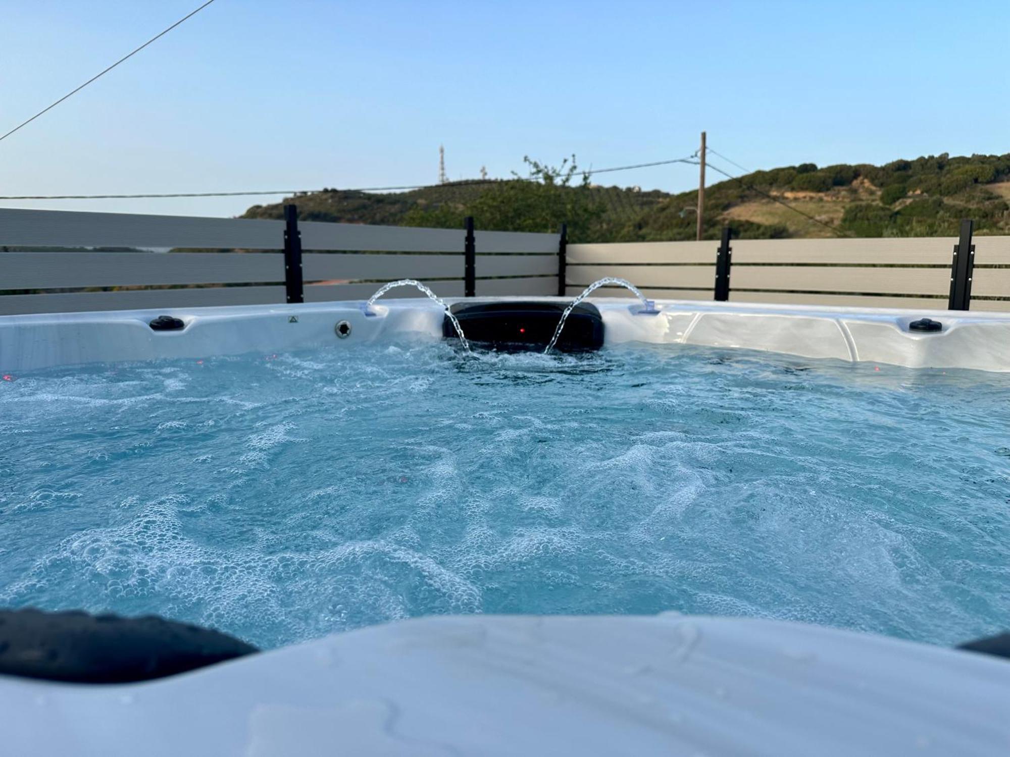Villa Eftychia Serene Getaway With Hot Tub In A Quiet Location Kíssamos Dış mekan fotoğraf